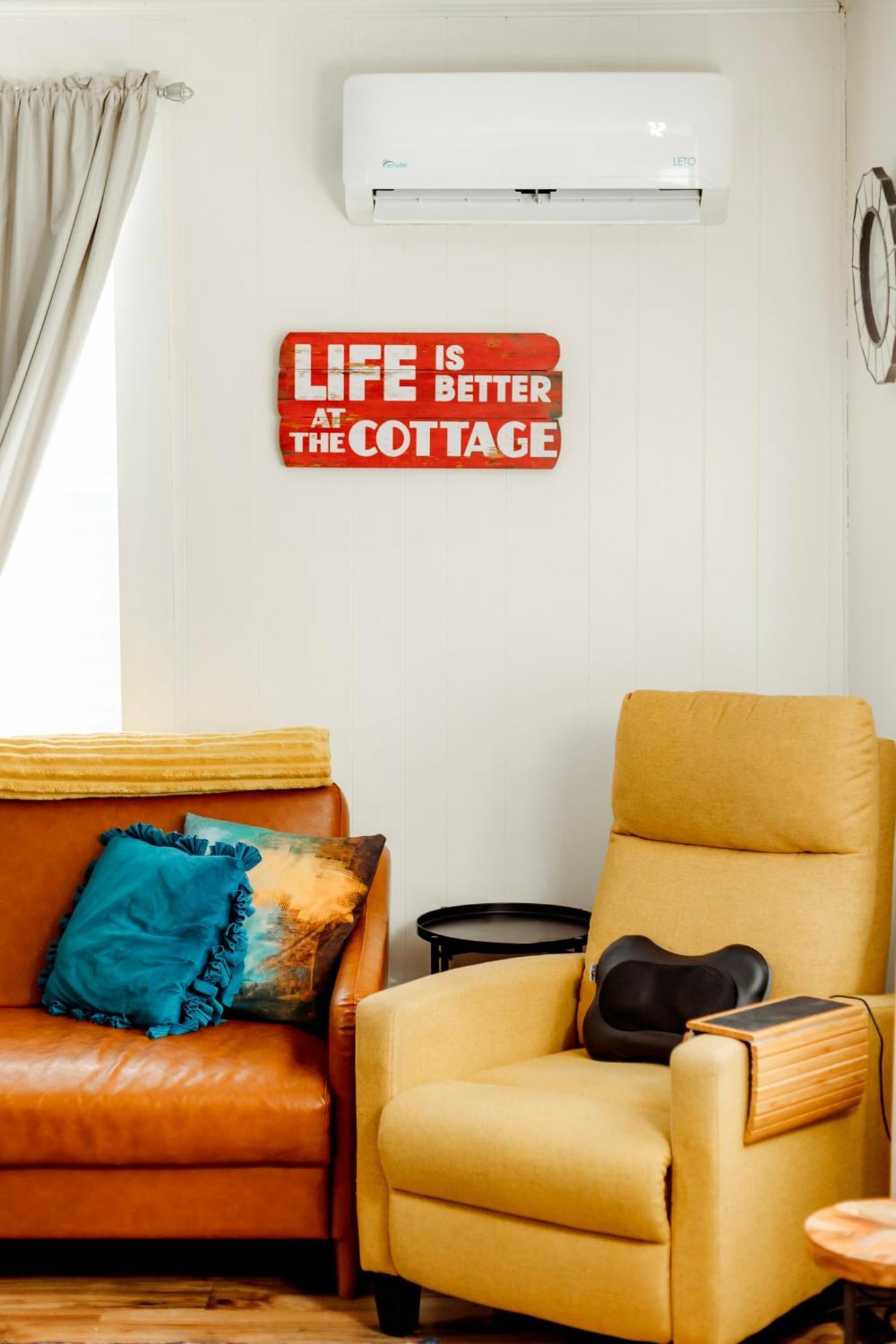 Giggling Creek Cottage - Bedjet! King Sized! Gazebo, 45 Acres, Arcades, Nintendo, More Henry 외부 사진